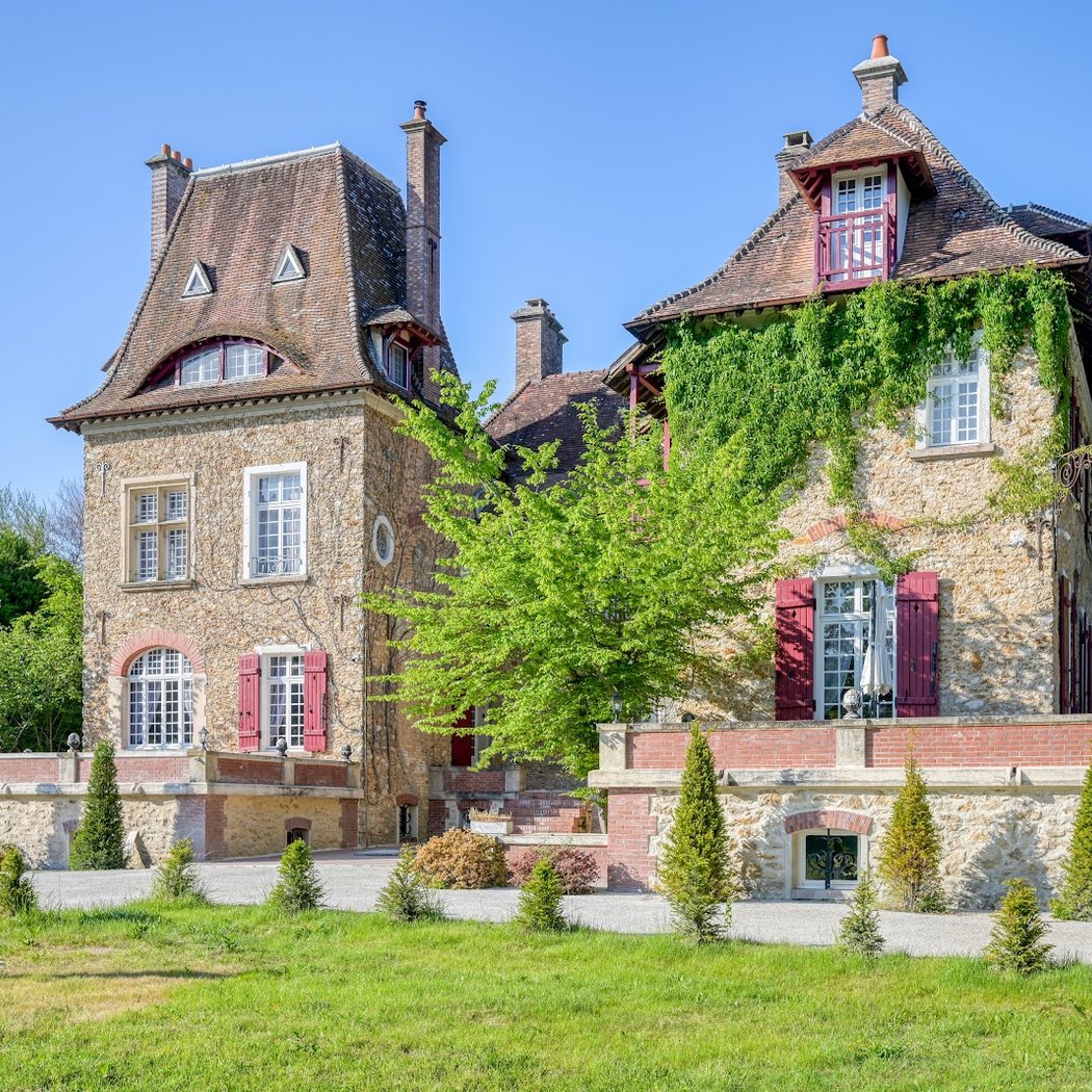 Le Petit Château de Barbizon au Bois du Mée (Chambres & Gîtes/Maisons) 1